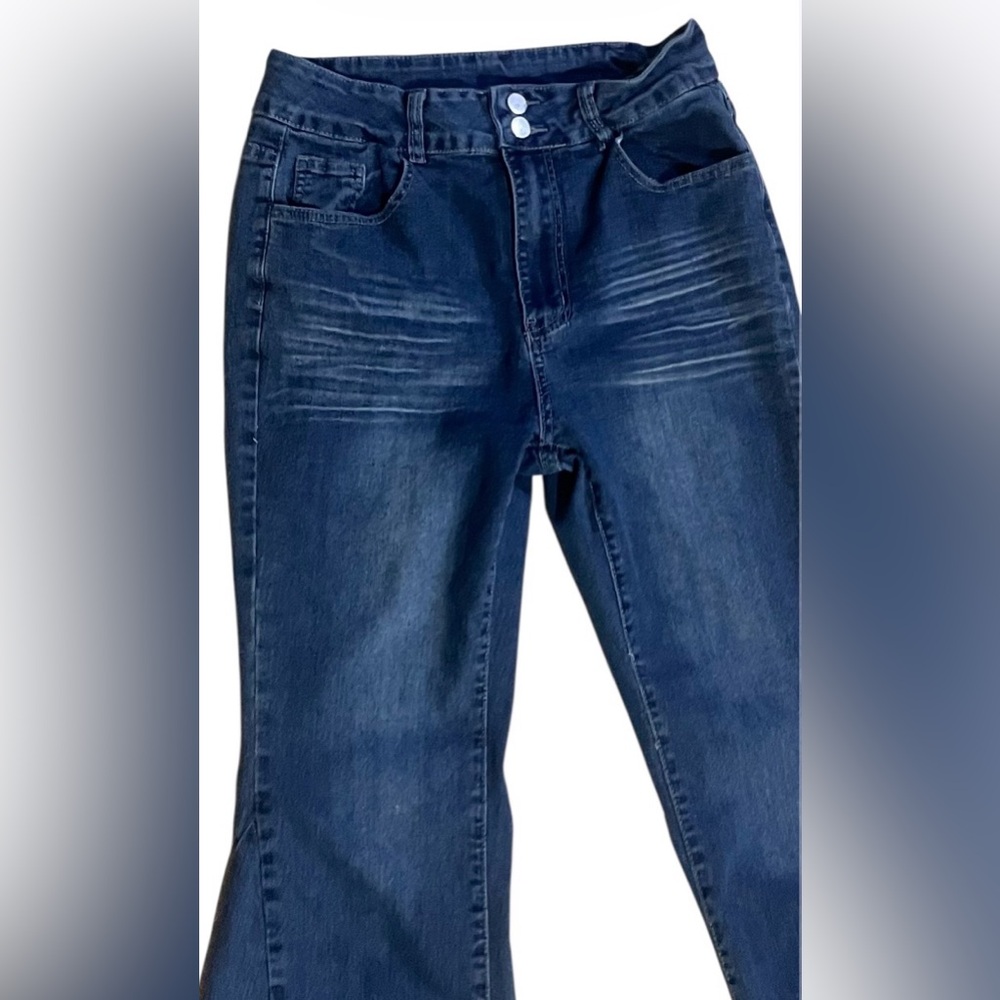 Stylish. No Brand name, Bell Bottoms, Frayed leg, Large and high waisted. - Picture 3 of 6